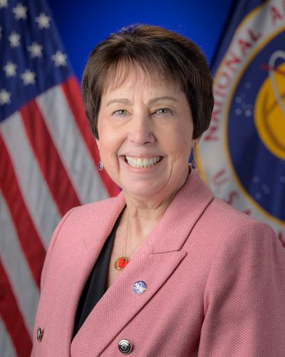 Dr. Nicola Fox